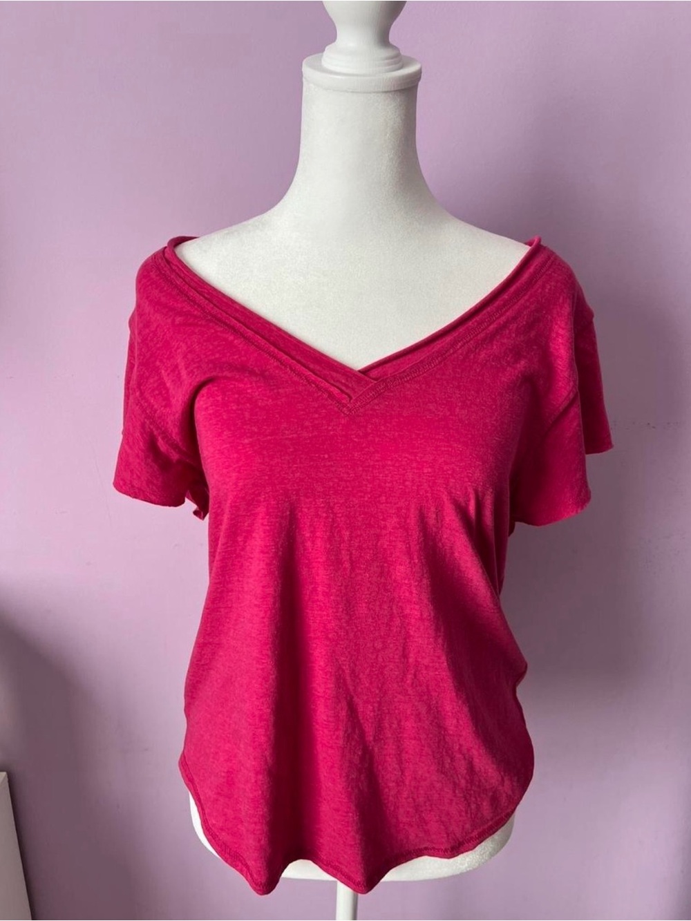 The Free short sleeve cropped V-neck pink top size small